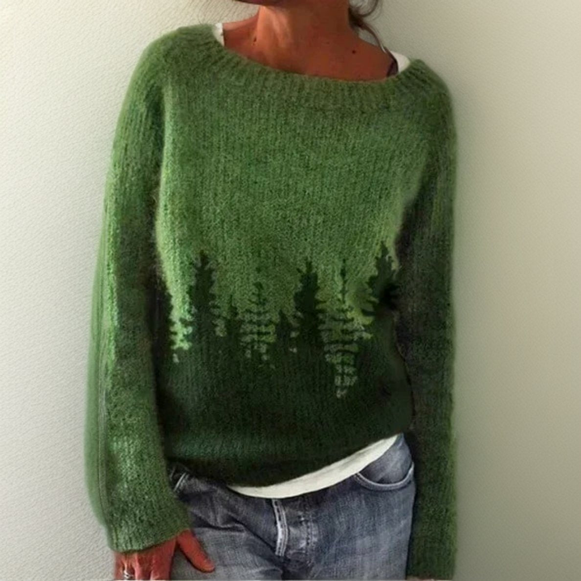 Damski dzianinowy sweter oversize z okrągłym dekoltem w leśny wzór