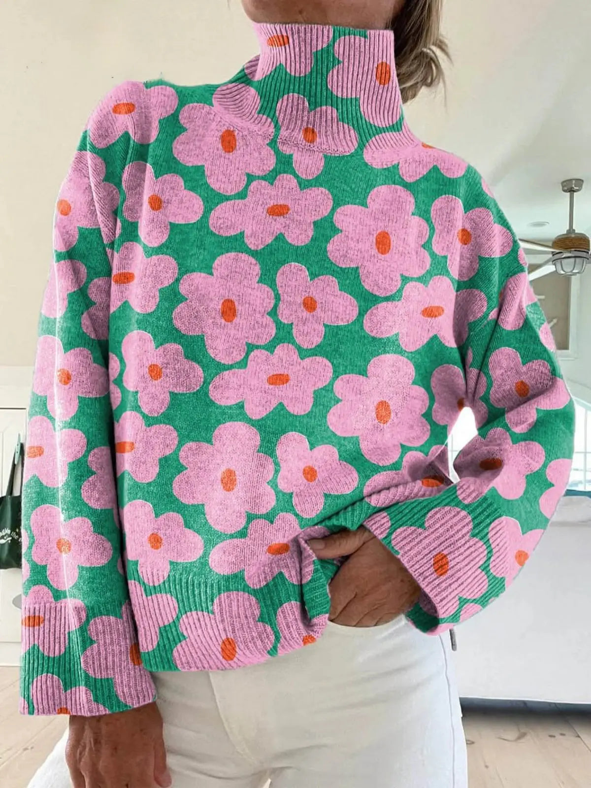 Damski sweter dzianinowy w kwiaty ze stójką – luźny fason