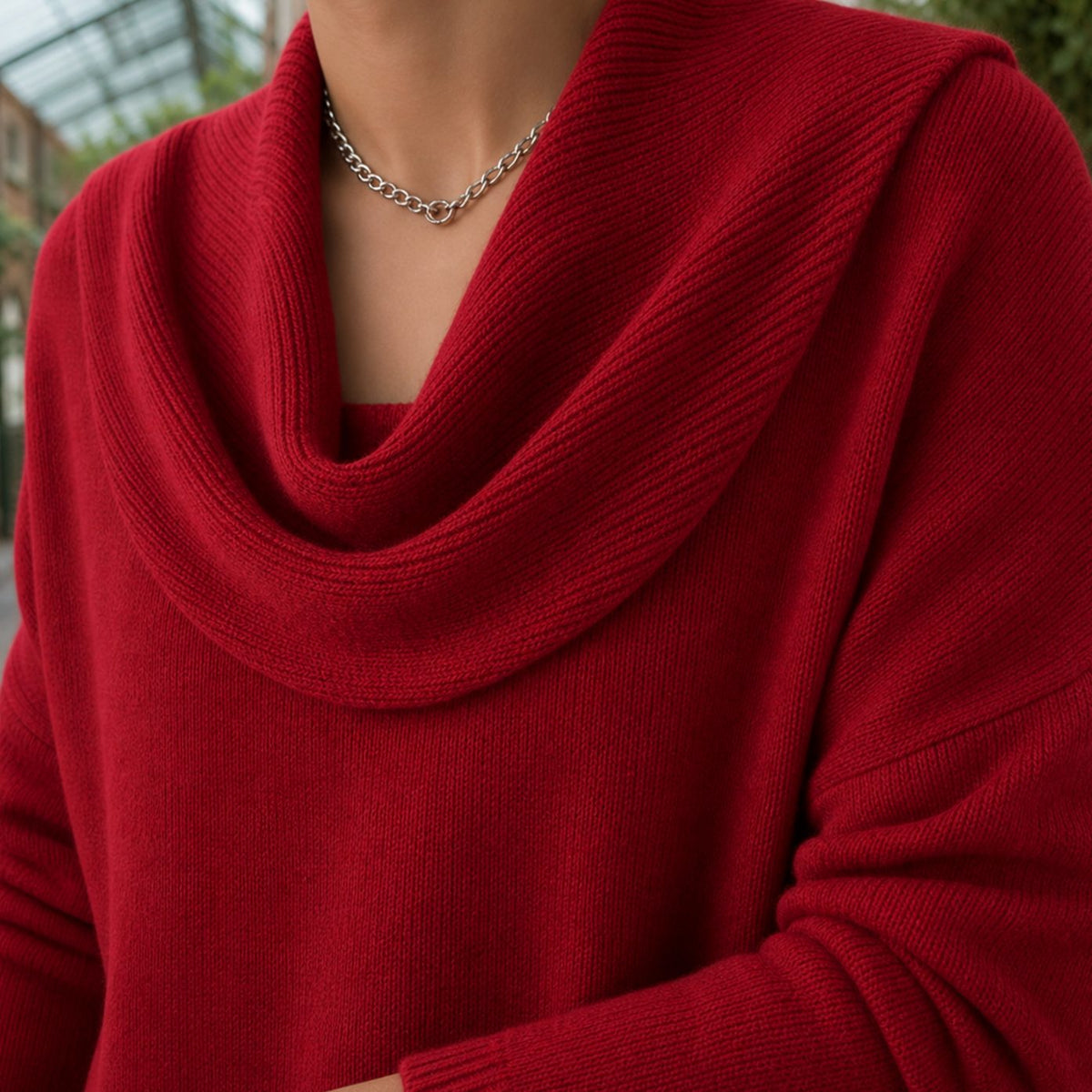Damski sweter z luźnym kołnierzem woda i obniżoną linią ramion