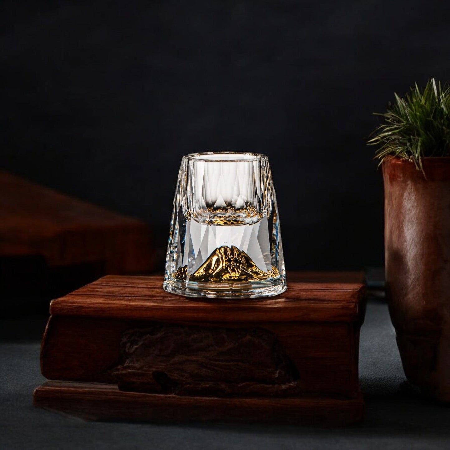 Glevato | Luxury Crystal Glasses with Gold Flakes – Handmade – Set of 2 – For Whisky & Premium Beverages