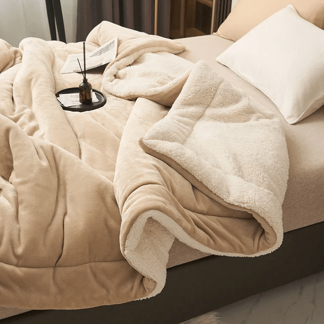 COZYLUXE – Luxurious Fleece Blanket for Comfort & Warmth