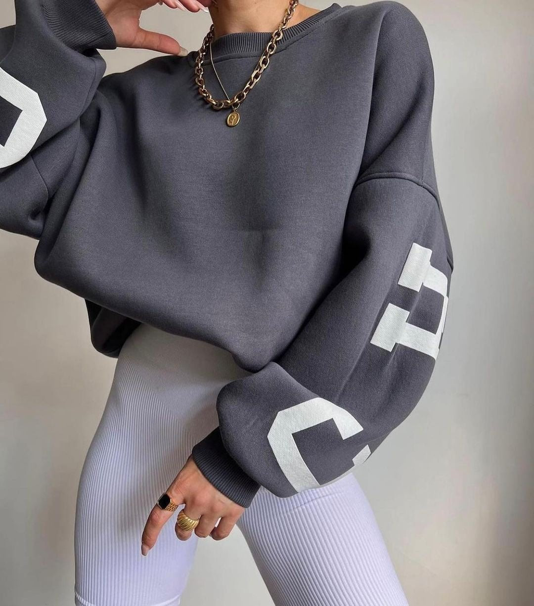 Damska bluza oversize z okrągłym dekoltem ocieplana polarem z rękawami w stylu varsity
