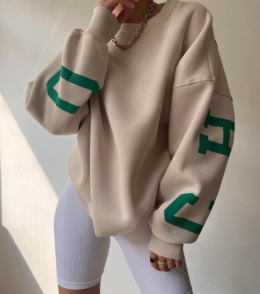 Damska bluza oversize z okrągłym dekoltem ocieplana polarem z rękawami w stylu varsity