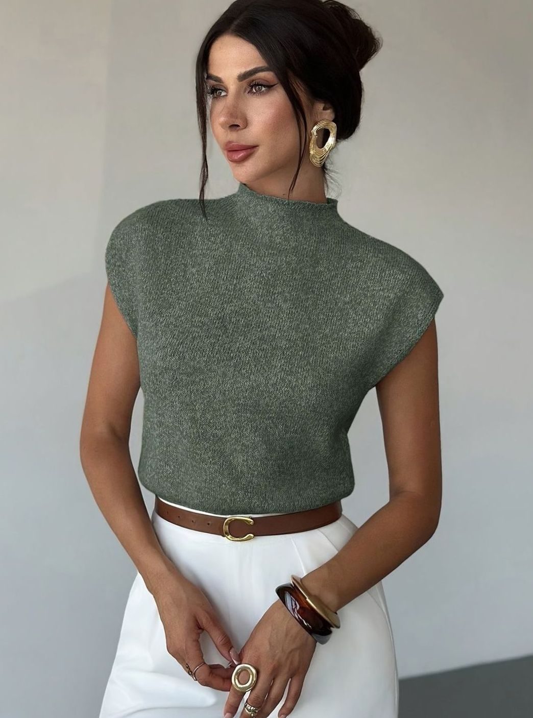 Damski dzianinowy sweter bez rękawów z półgolfem