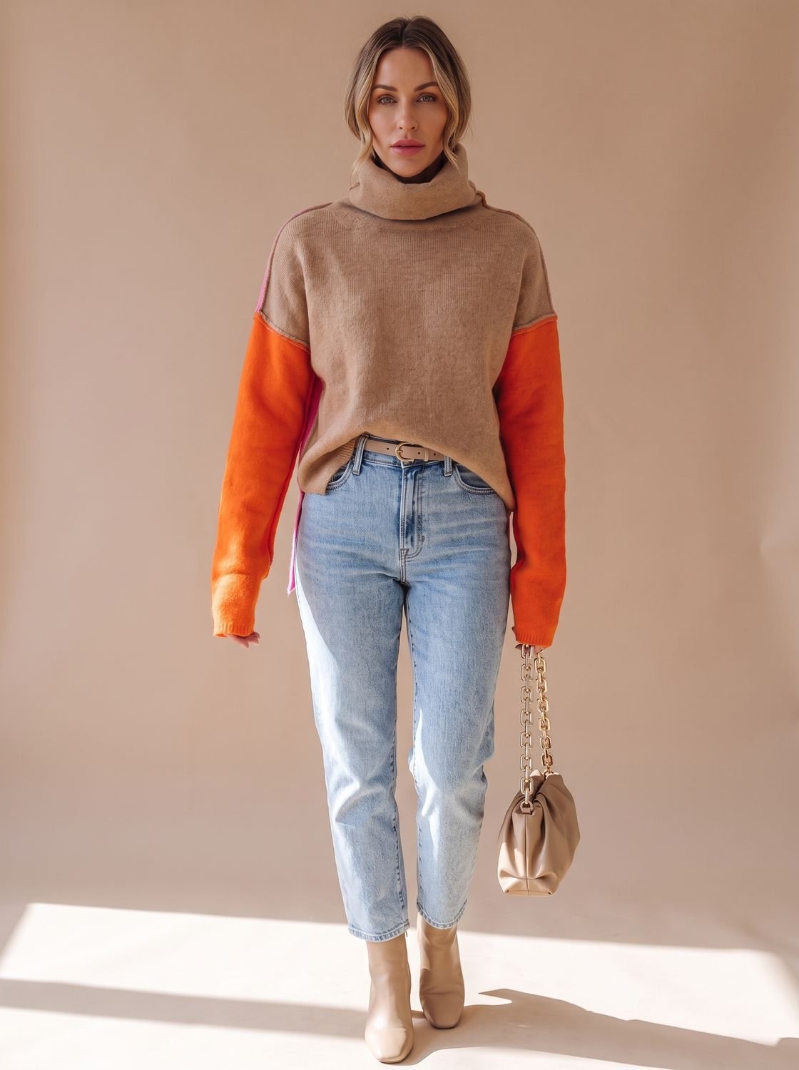 Damski dzianinowy sweter z golfem o luźnym kroju color block