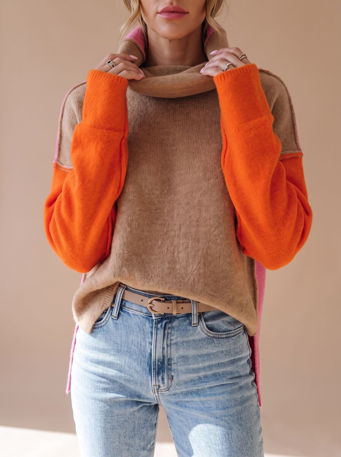 Damski dzianinowy sweter z golfem o luźnym kroju color block