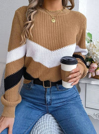 Damski dzianinowy sweter z okrągłym dekoltem color block we wzór w zygzak