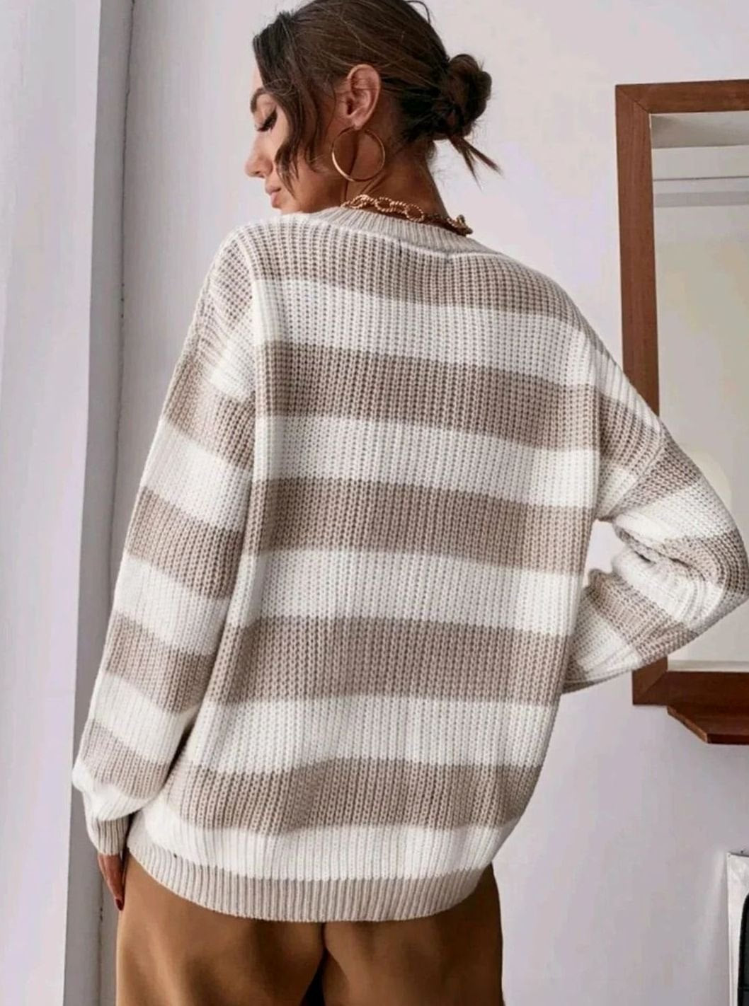 Damski sweter dzianinowy w paski o luźnym kroju z okrągłym dekoltem