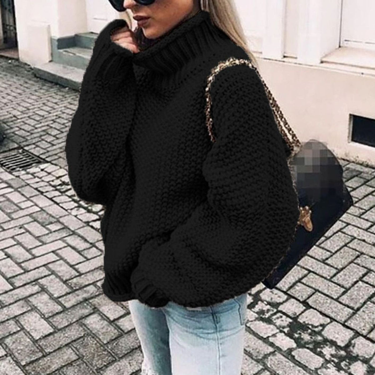 Damski sweter oversize z golfem o grubym splocie