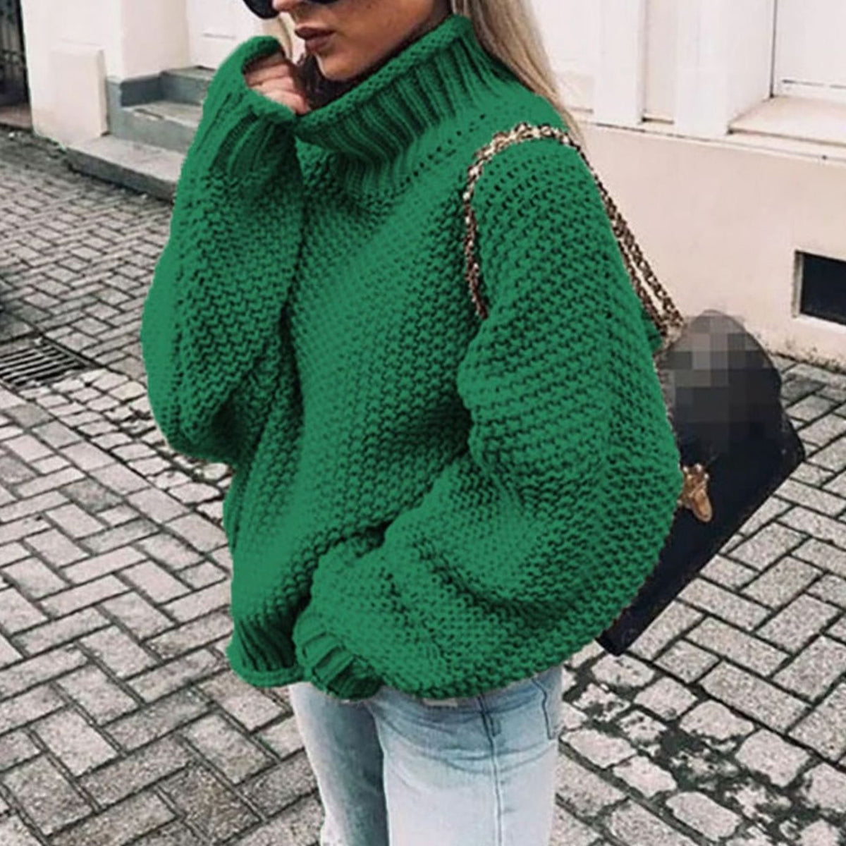 Damski sweter oversize z golfem o grubym splocie