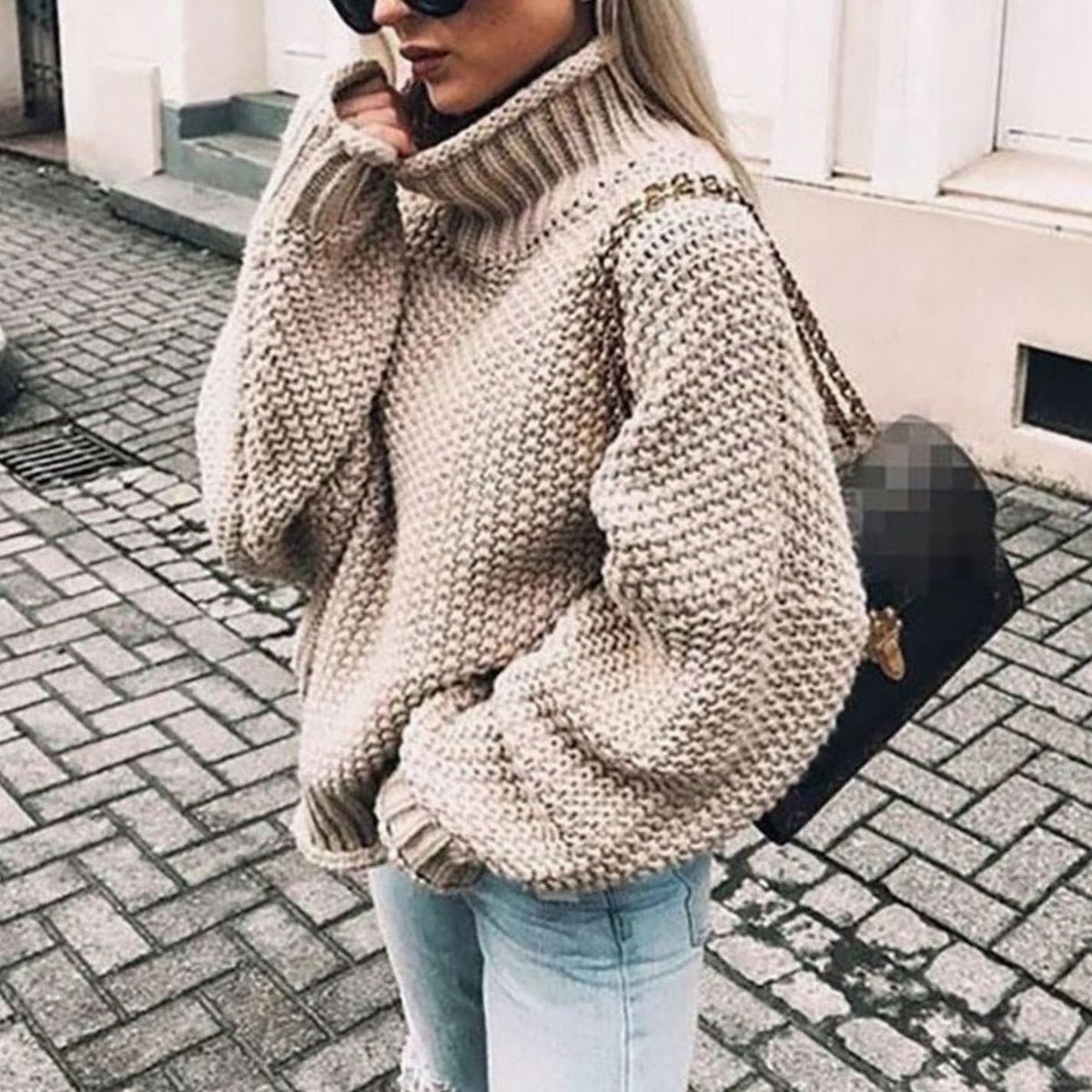 Damski sweter oversize z golfem o grubym splocie