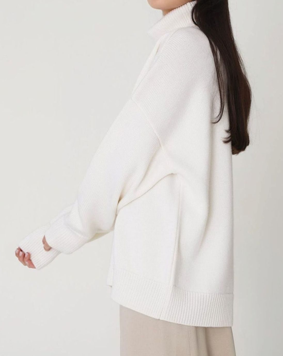 Damski sweter oversize z golfem z prążkowanej dzianiny