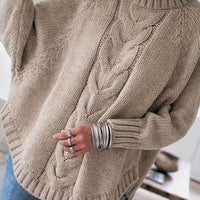 Damski sweter oversize ze splotem warkoczowym i półgolfem