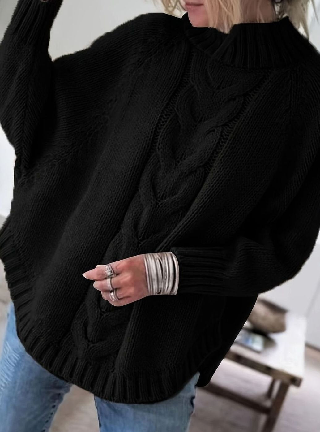 Damski sweter oversize ze splotem warkoczowym i półgolfem