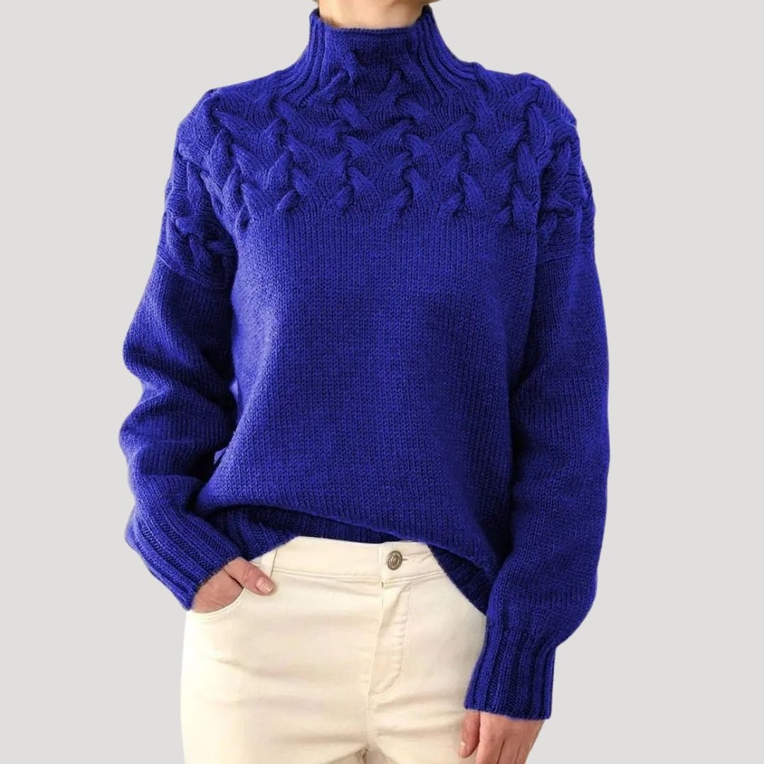 Damski sweter z golfem o warkoczowym splocie