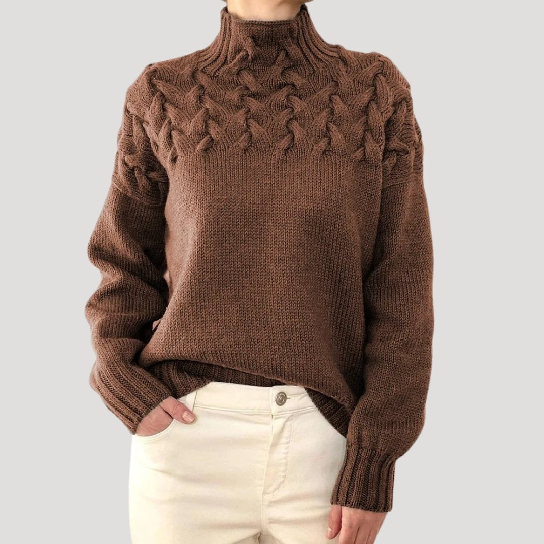 Damski sweter z golfem o warkoczowym splocie