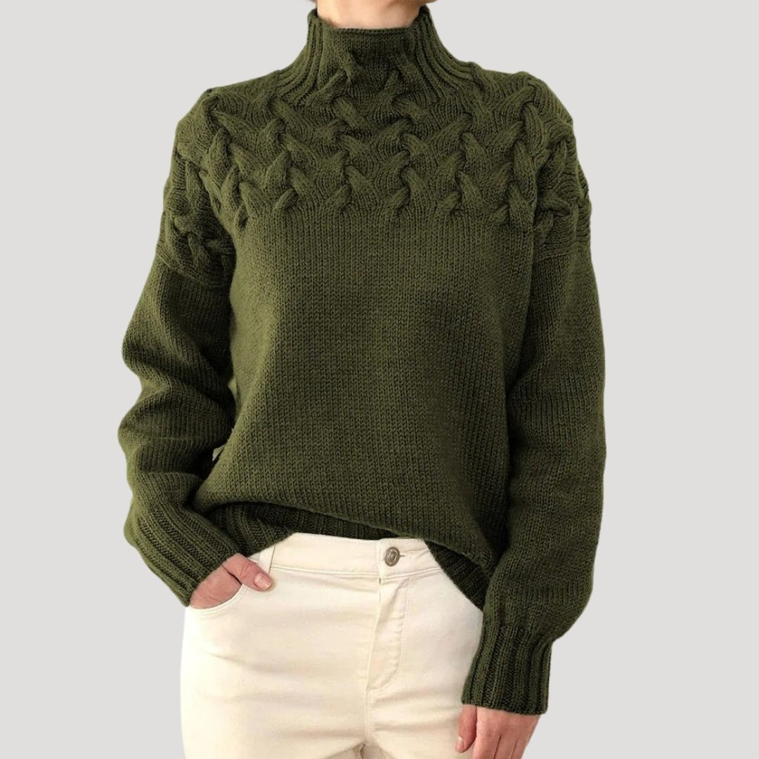 Damski sweter z golfem o warkoczowym splocie