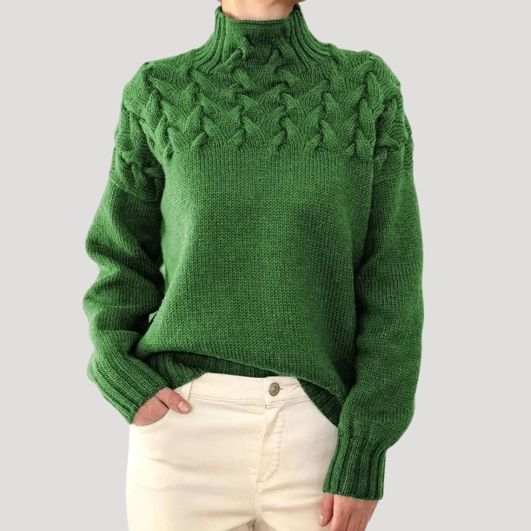 Damski sweter z golfem o warkoczowym splocie
