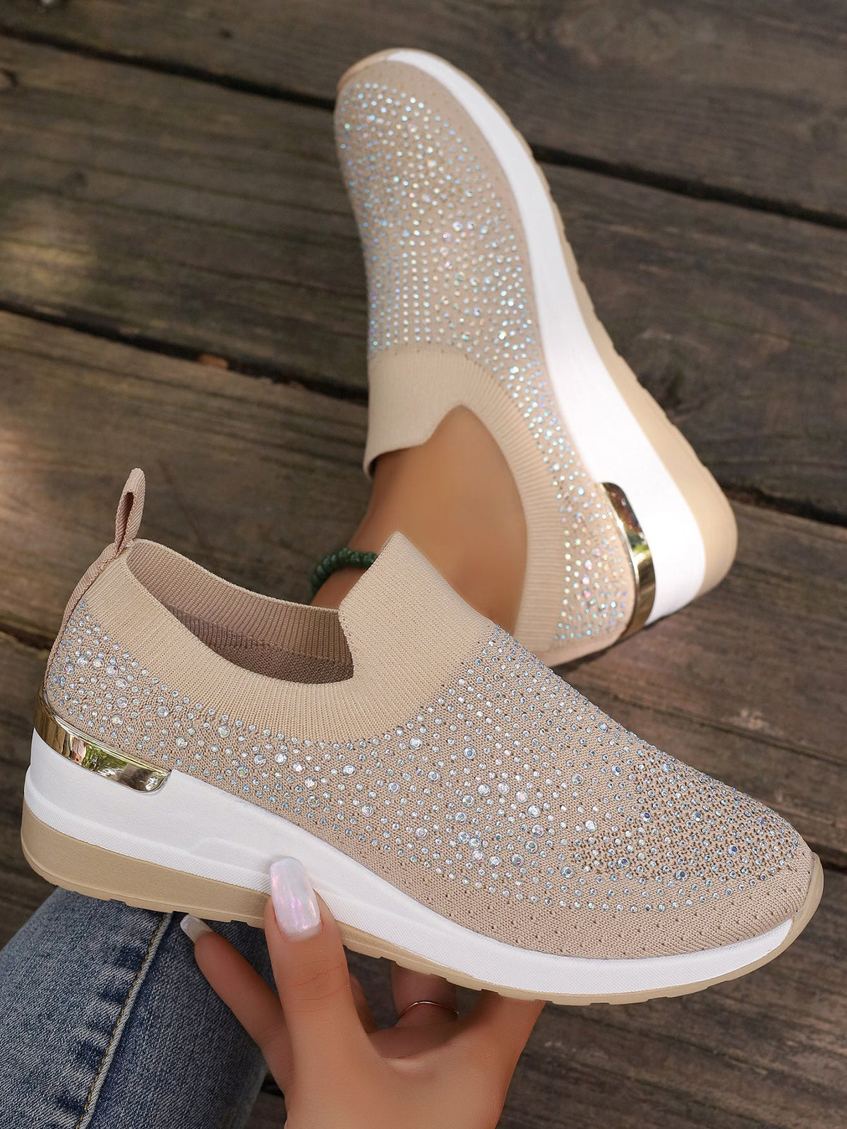 Damskie dzianinowe sneakersy slip-on z błyszczącym zdobieniem z cyrkonii, elastyczną wstawką i amortyzującą podeszwą na platformie