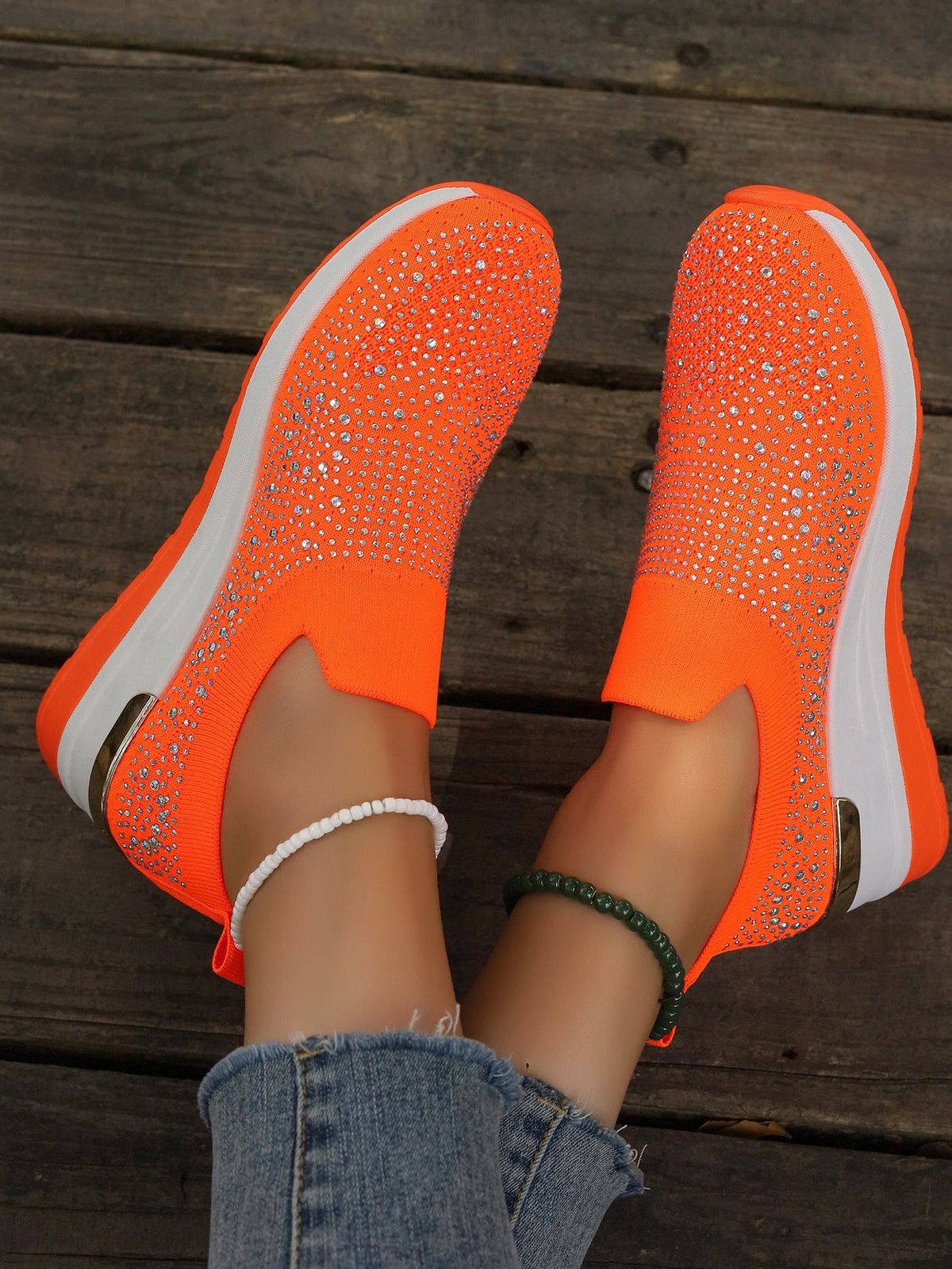 Damskie dzianinowe sneakersy slip-on z błyszczącym zdobieniem z cyrkonii, elastyczną wstawką i amortyzującą podeszwą na platformie
