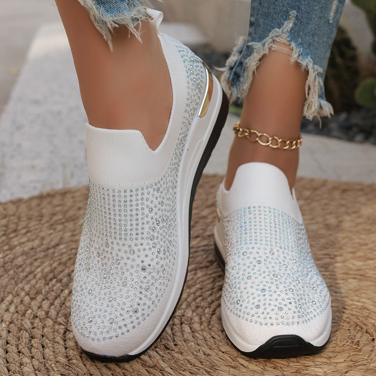 Damskie dzianinowe sneakersy slip-on z błyszczącym zdobieniem z cyrkonii, elastyczną wstawką i amortyzującą podeszwą na platformie