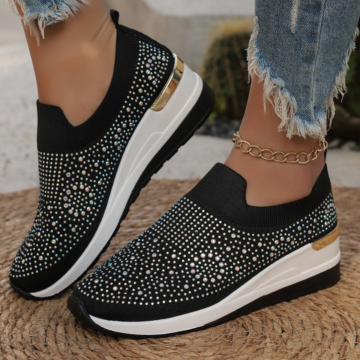 Damskie dzianinowe sneakersy slip-on z błyszczącym zdobieniem z cyrkonii, elastyczną wstawką i amortyzującą podeszwą na platformie