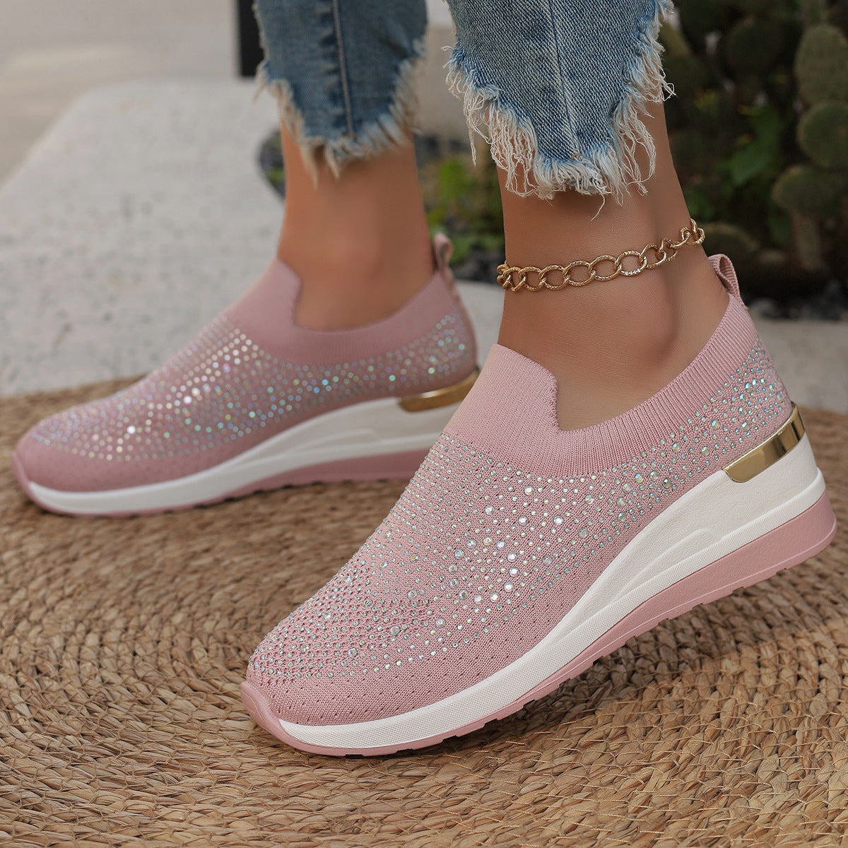 Damskie dzianinowe sneakersy slip-on z błyszczącym zdobieniem z cyrkonii, elastyczną wstawką i amortyzującą podeszwą na platformie
