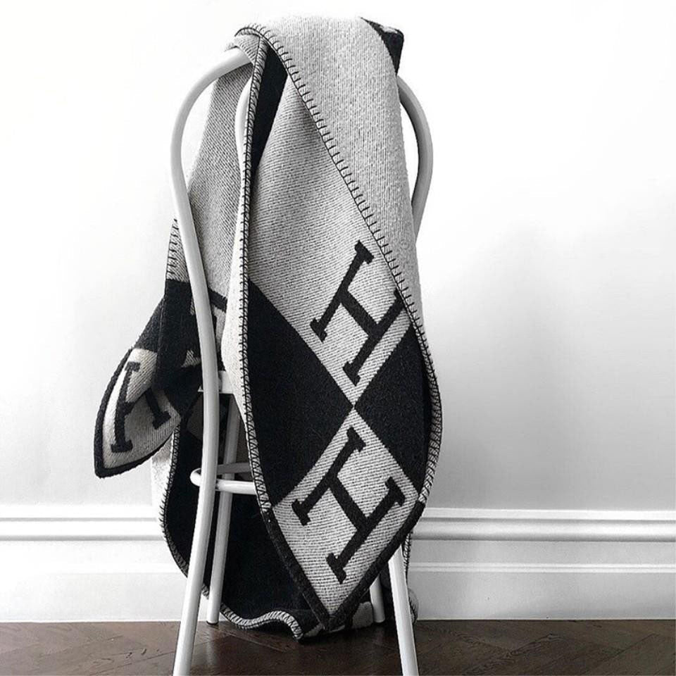 Elegant Blanket for a Stylish Home - LuxBlanket