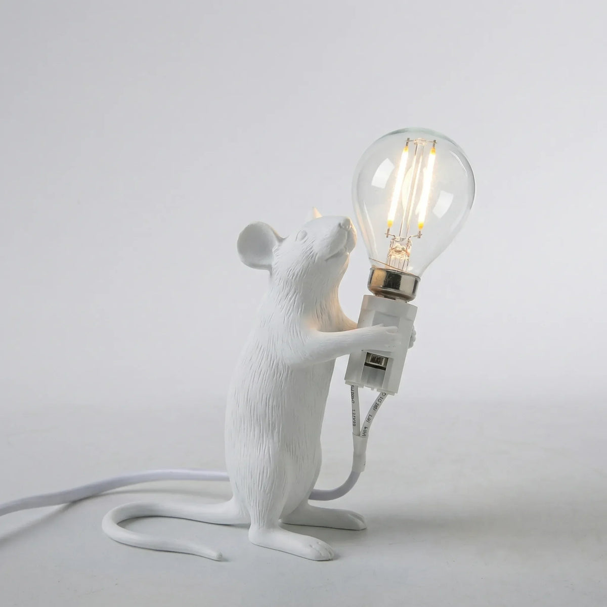 Figuralna lampa stołowa w kształcie myszy