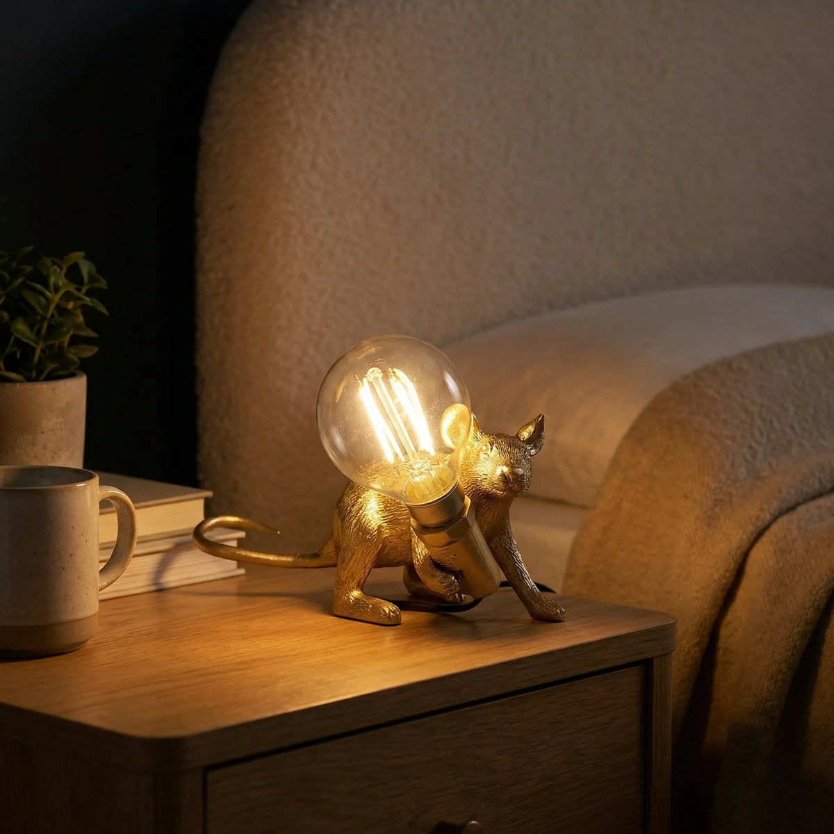 Figuralna lampa stołowa w kształcie myszy