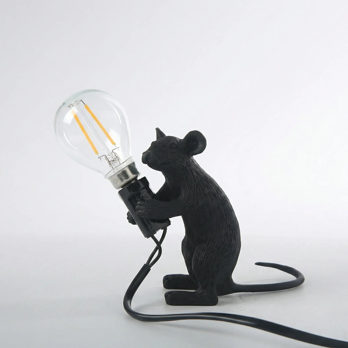 Figuralna lampa stołowa w kształcie myszy