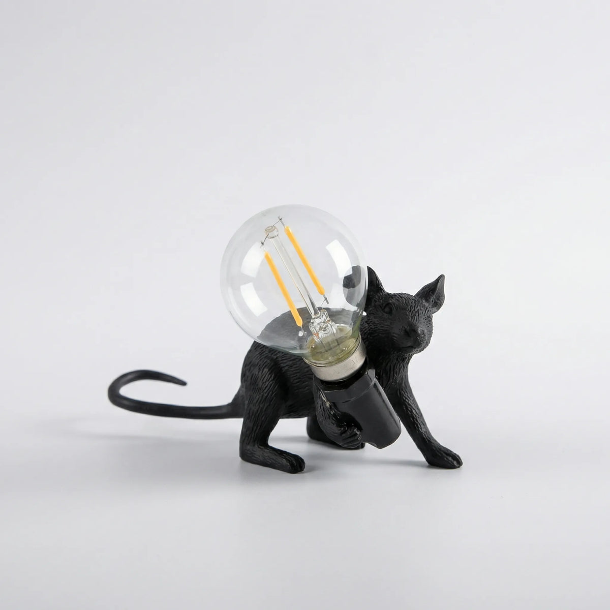 Figuralna lampa stołowa w kształcie myszy