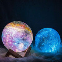 GALAXY MOONLAMP – 3D lampa księżycowa z 16 kolorami i drewnianą podstawą