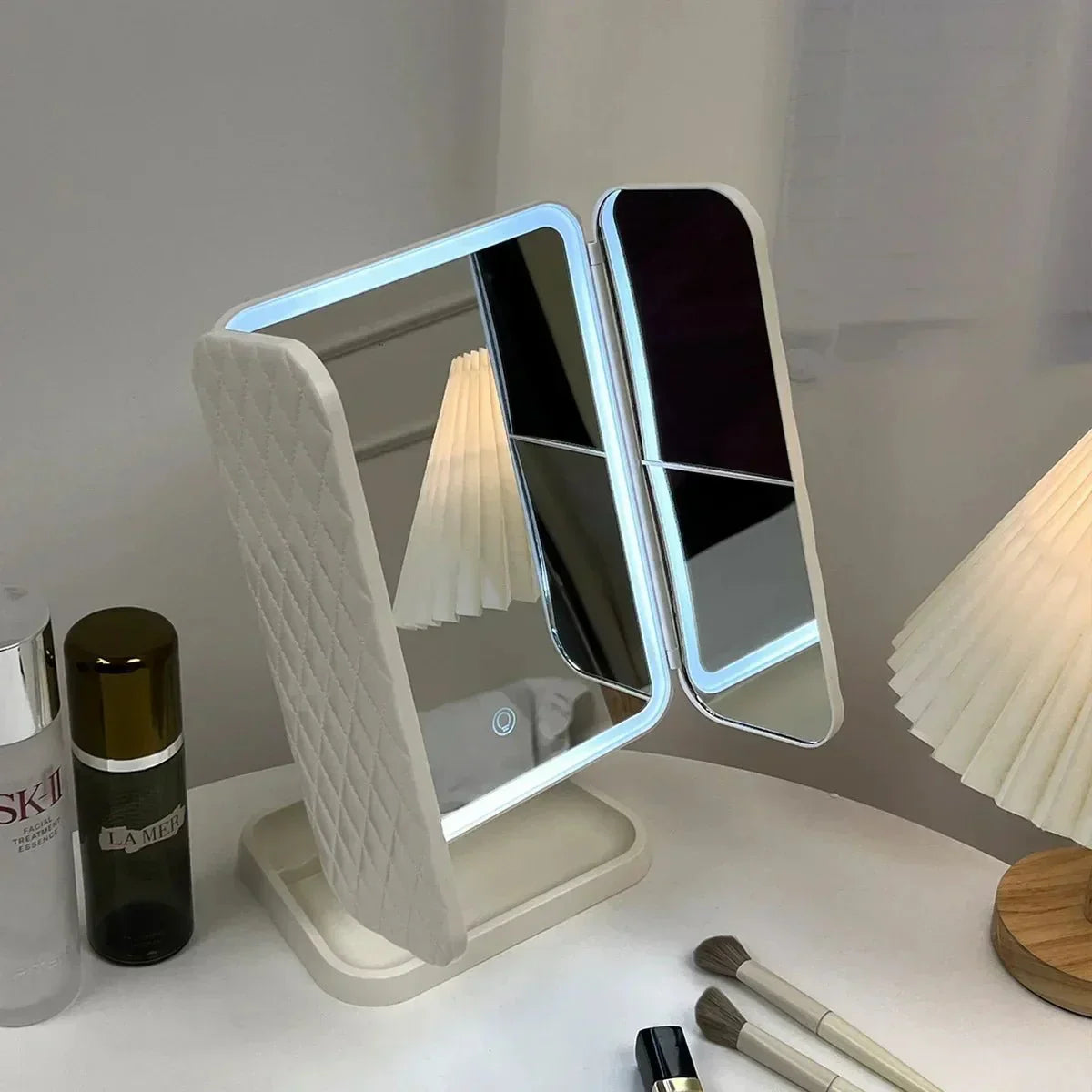 GLAMLITE MIRROR – Three-Part Mirror with LED Lighting in 3 Colors for the Perfect Makeup