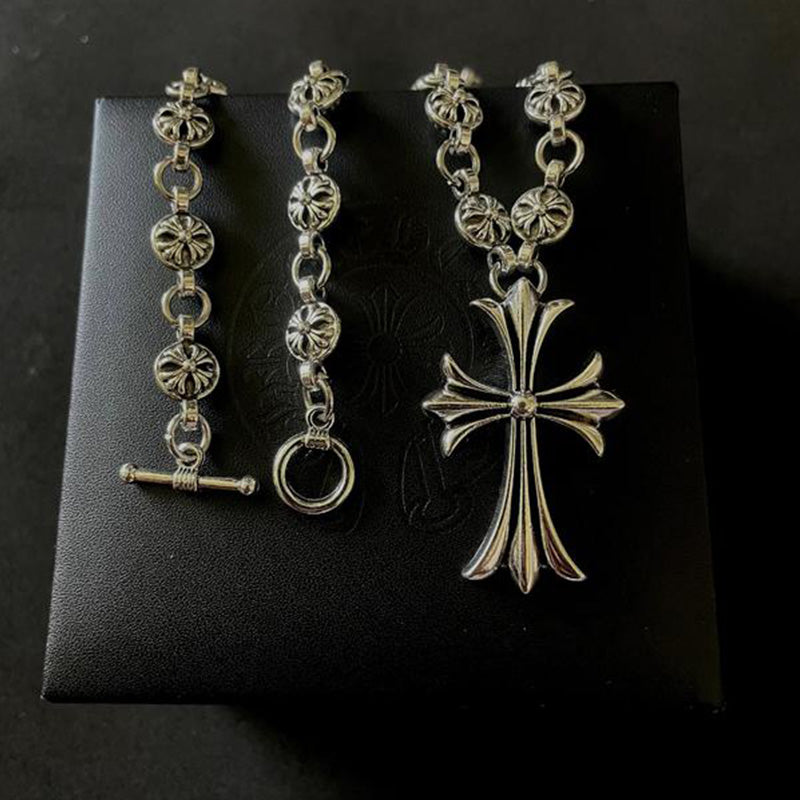 Glevato | Gothic Cross Pendant Necklace