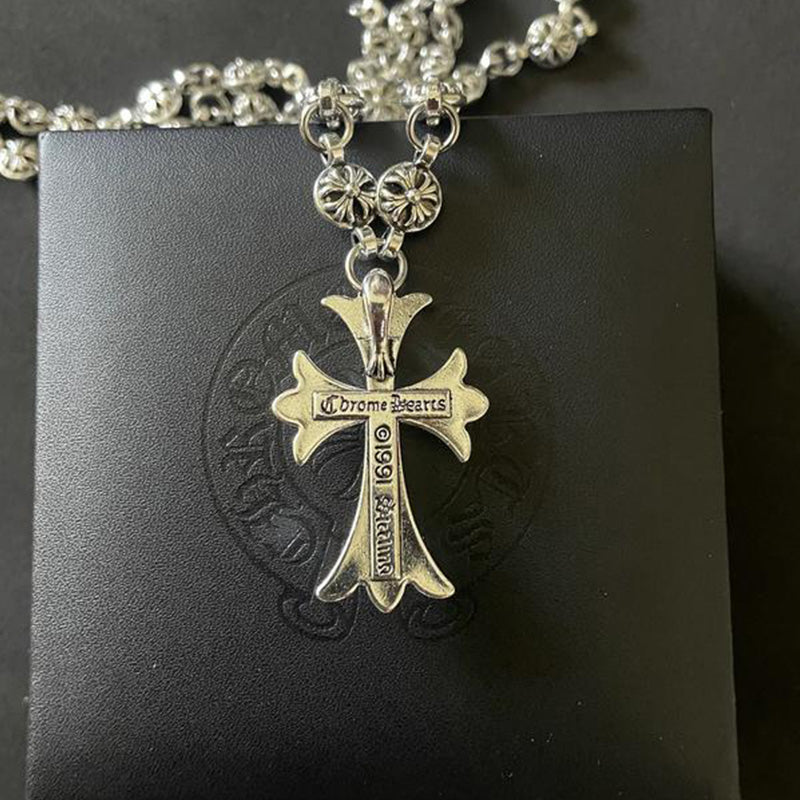 Glevato | Gothic Cross Pendant Necklace