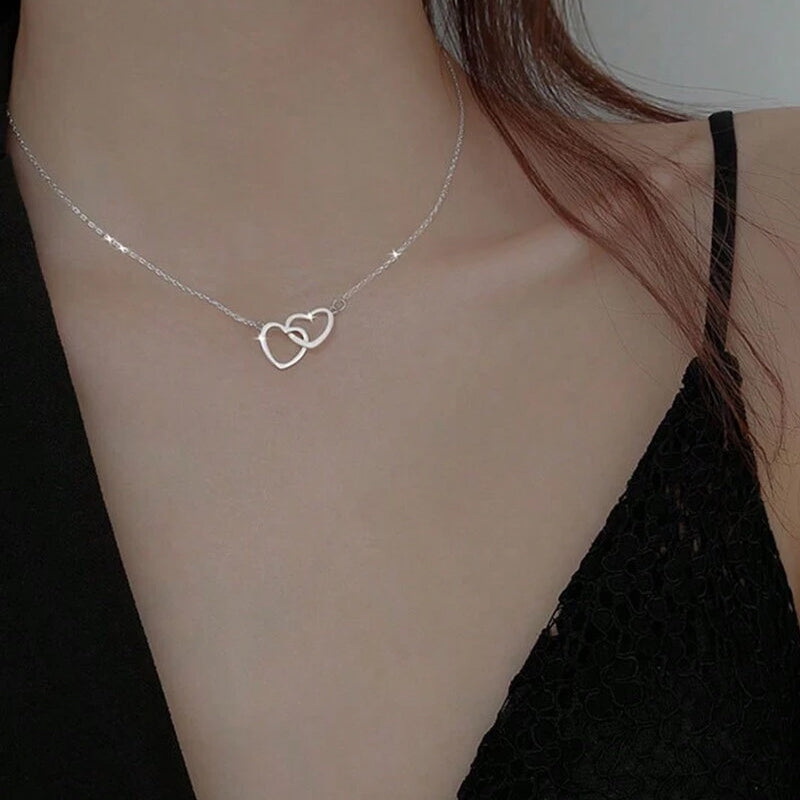Glevato | Heart Necklace with Rotating Rose Gift Box