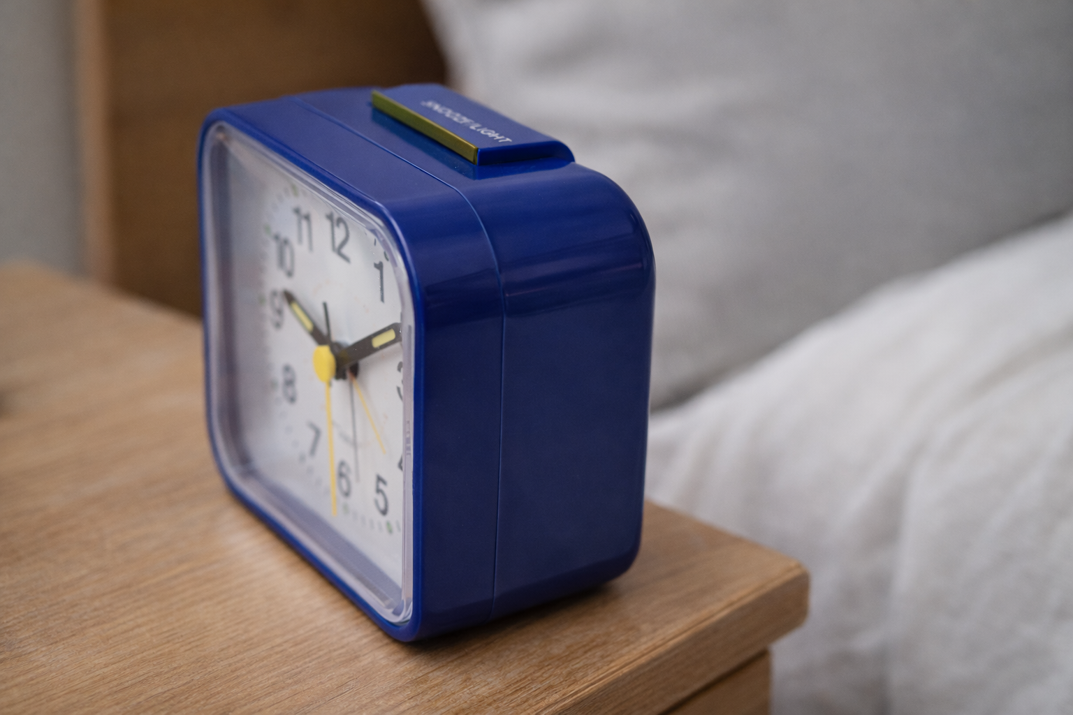 Glevato | Silent & Peaceful Alarm Clock – Non-Ticking, Gentle Wake-Up Light, Snooze Function