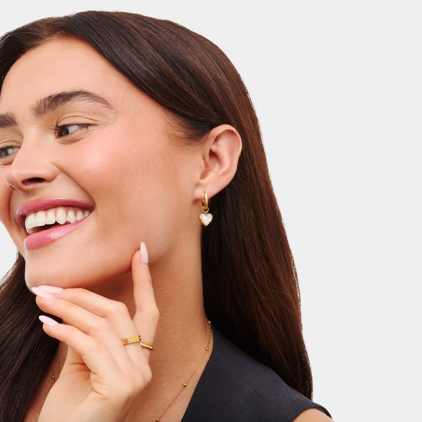 Huggie earrings in white quartz