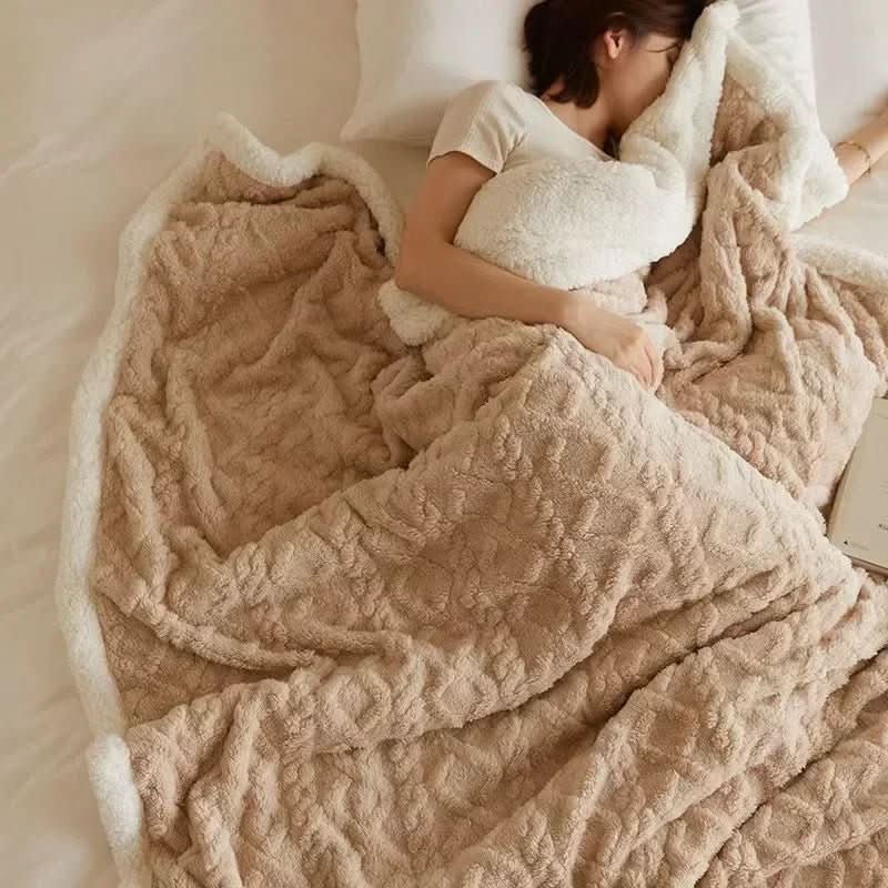 LAMMARA – Fluffy lambswool blanket for maximum warmth