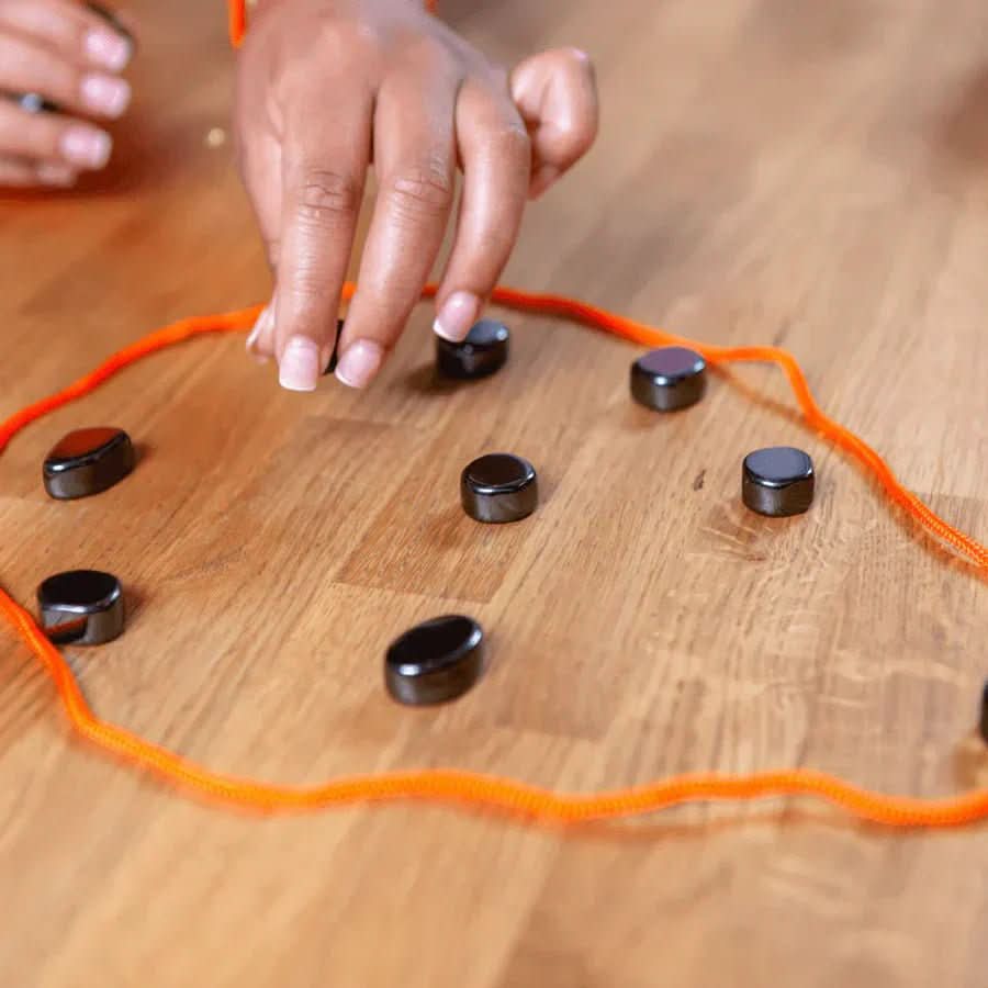 MAGNETIC CHESS - Magnetic chess game for traveling & strategy