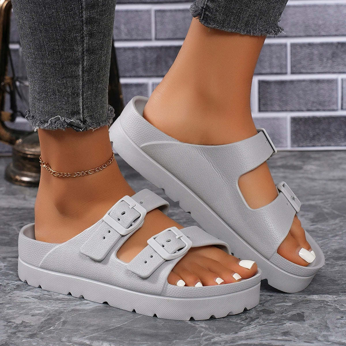 Slippers with Thick Sole for Shock Absorption (Women)