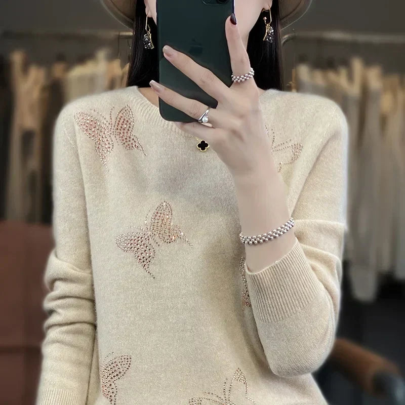 Sweter damski ze zdobieniem w motyle