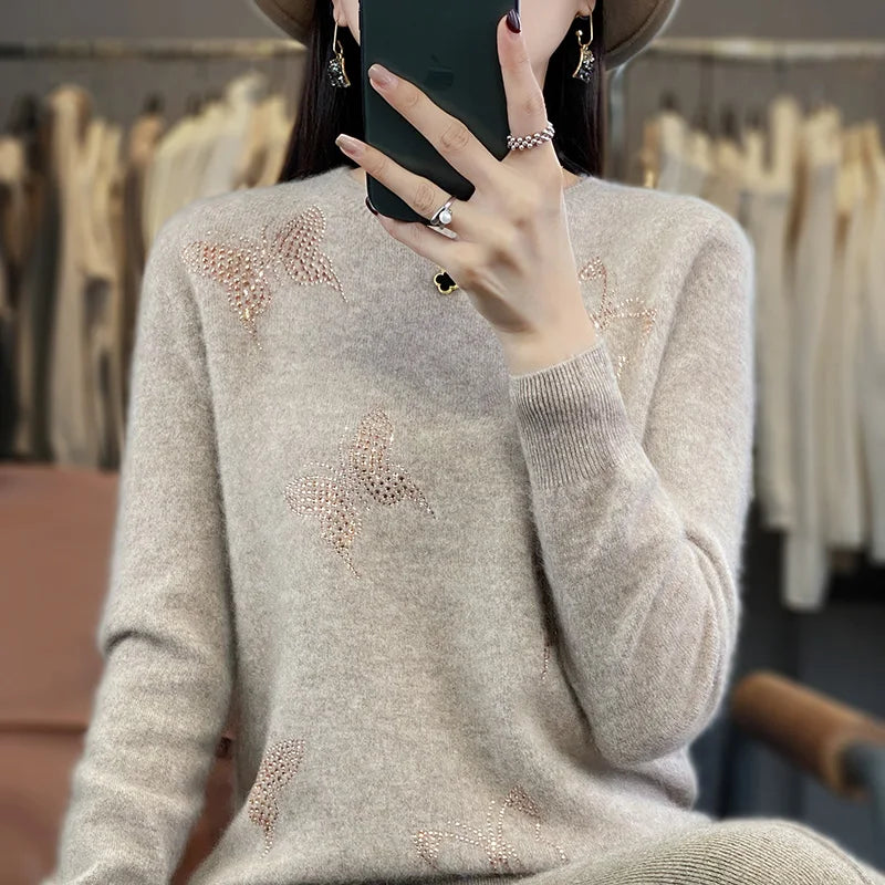 Sweter damski ze zdobieniem w motyle