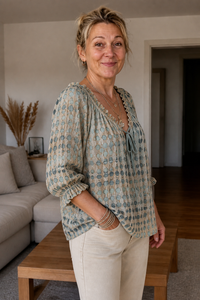 Bluzka boho z falbaną, wiązaniem przy szyi i nadrukiem