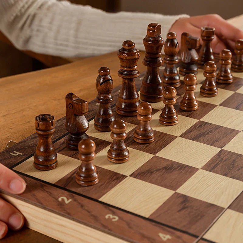 TRAVELCHESS – Portable Magnetic Wooden Chessboard for Fun on the Go